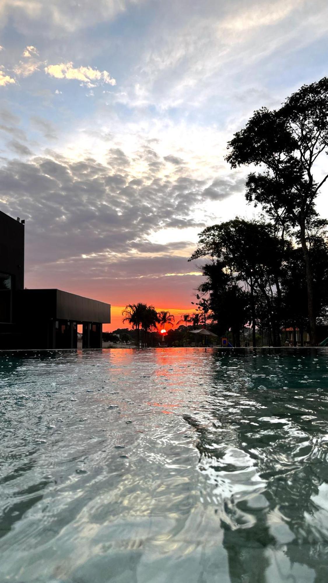 Doubletree By Hilton - Resort - Foz Do Iguacu Exterior photo Sunset at the pool